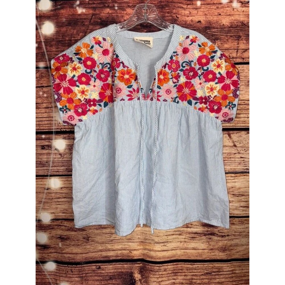 Savannah Jane embroidered floral short sleeve top Size Medium
